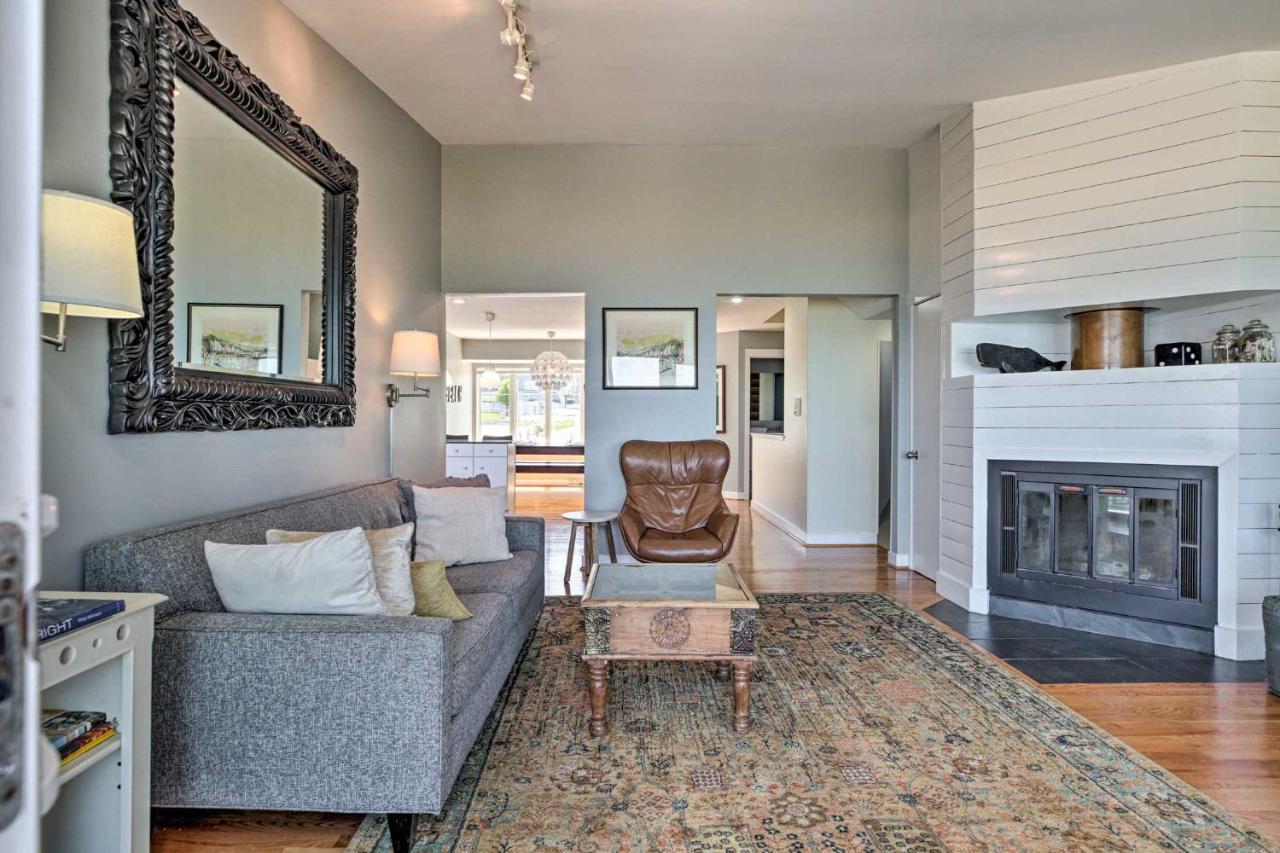 Lakefront Family Retreat With Grill Steps To Beach! Gary エクステリア 写真