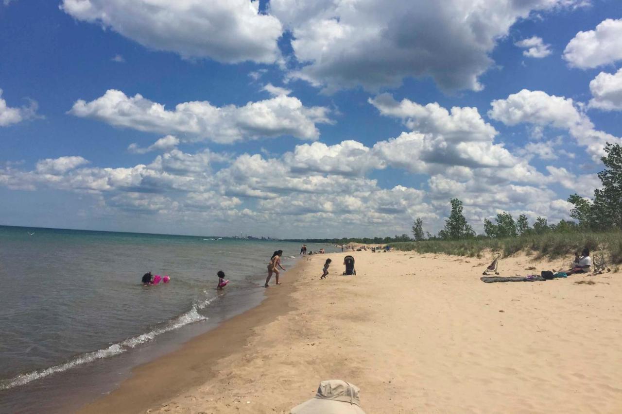 Lakefront Family Retreat With Grill Steps To Beach! Gary エクステリア 写真